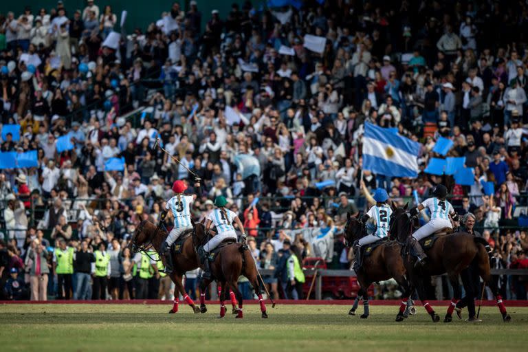 El desenlace del mundial femenino fue un éxito de público, a mediados de abril; la Asociación confía en que los espectadores tradicionales y los nuevos completarán las gradas de la cancha 1 el viernes 2 de diciembre.