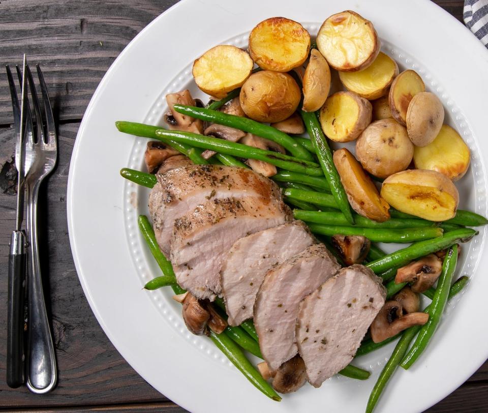 plate with meat, green beans, potatoes