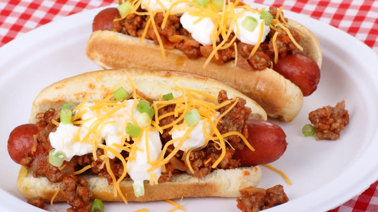 hot dogs with chili and cream