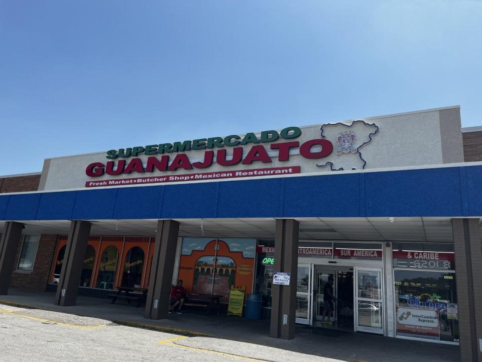 One of the three locations of Supermercado Guanajuato in Louisville.