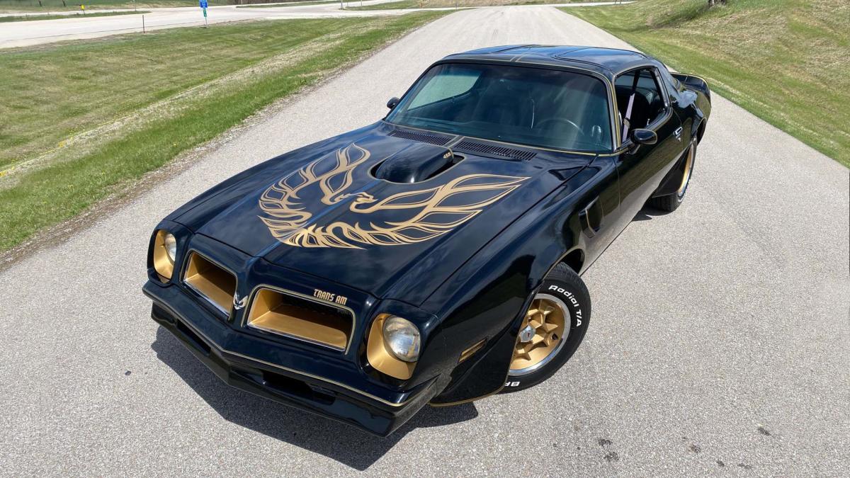 Here's The Real Story Behind Pontiac's Black-And-Gold Trans Am