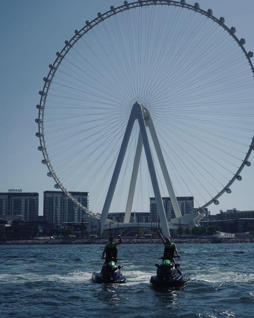 Barco y Jaureguy paseando por Dubai en motos de agua