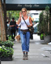 <a href="https://www.elle.fr/Mode/La-mode-des-stars/Decryptage/Jennifer-Aniston-comment-elle-porte-le-jean-avec-style-depuis-les-annees-90#xtor=AL-541" rel="nofollow noopener" target="_blank" data-ylk="slk:Voir la suite des photos sur ELLE.fr;elm:context_link;itc:0;sec:content-canvas" class="link ">Voir la suite des photos sur ELLE.fr</a><br><h3> A lire aussi </h3><ul><li><a href="https://www.elle.fr/Mode/La-mode-des-stars/Selon-Kendall-Jenner-ce-jean-est-la-nouvelle-tendance-de-demain-3843363#xtor=AL-541" rel="nofollow noopener" target="_blank" data-ylk="slk:Selon Kendall Jenner, ce jean est la nouvelle tendance de demain;elm:context_link;itc:0;sec:content-canvas" class="link ">Selon Kendall Jenner, ce jean est la nouvelle tendance de demain</a></li><li><a href="https://www.elle.fr/Mode/Les-news-mode/Ce-pantalon-vintage-va-remplacer-votre-jean-prefere#xtor=AL-541" rel="nofollow noopener" target="_blank" data-ylk="slk:Ce pantalon vintage va remplacer votre jean préféré;elm:context_link;itc:0;sec:content-canvas" class="link ">Ce pantalon vintage va remplacer votre jean préféré</a></li><li><a href="https://www.elle.fr/Mode/Les-news-mode/Stella-McCartney-lance-le-premier-jean-biodegradable-3831221#xtor=AL-541" rel="nofollow noopener" target="_blank" data-ylk="slk:Stella McCartney lance le premier jean biodégradable;elm:context_link;itc:0;sec:content-canvas" class="link ">Stella McCartney lance le premier jean biodégradable</a></li><li><a href="https://www.elle.fr/Mode/La-mode-des-stars/Decryptage/Bella-Hadid-remet-au-gout-du-jour-le-total-look-denim-3829836#xtor=AL-541" rel="nofollow noopener" target="_blank" data-ylk="slk:Bella Hadid remet au goût du jour le total look denim;elm:context_link;itc:0;sec:content-canvas" class="link ">Bella Hadid remet au goût du jour le total look denim</a></li><li><a href="https://www.elle.fr/Astro/Horoscope/Quotidien#xtor=AL-541" rel="nofollow noopener" target="_blank" data-ylk="slk:Consultez votre horoscope sur ELLE;elm:context_link;itc:0;sec:content-canvas" class="link ">Consultez votre horoscope sur ELLE</a></li></ul>