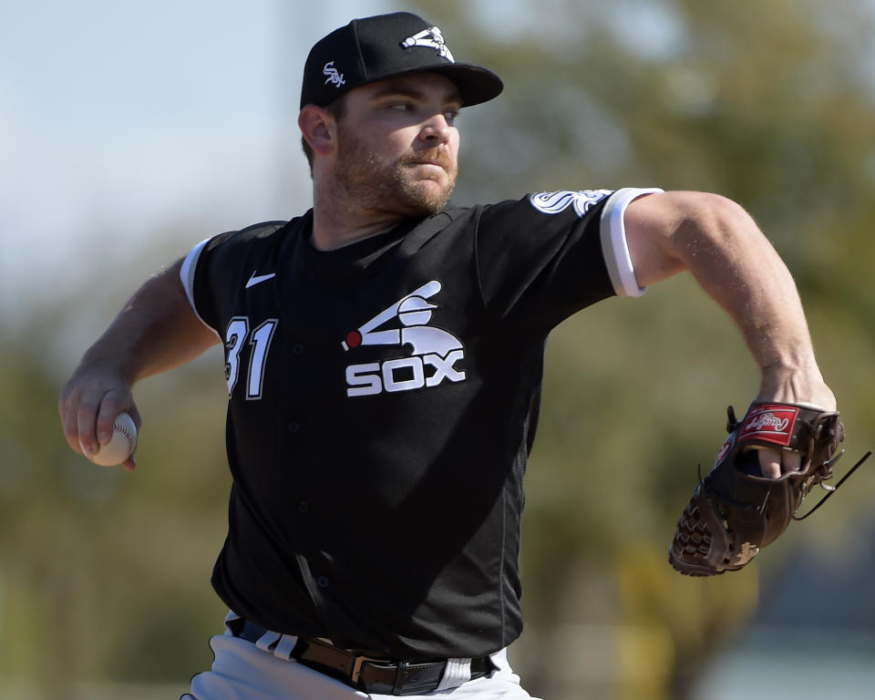 GLENDALE, ARIZONA - MARCH 04:  Liam Hendriks #31 of the Chicago White Sox pitches during a workout on March 4, 2021 at Camelback Ranch in Glendale Arizona.  (Photo by Ron Vesely/Getty Images)