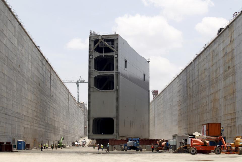 Panama Canal gate (DC)