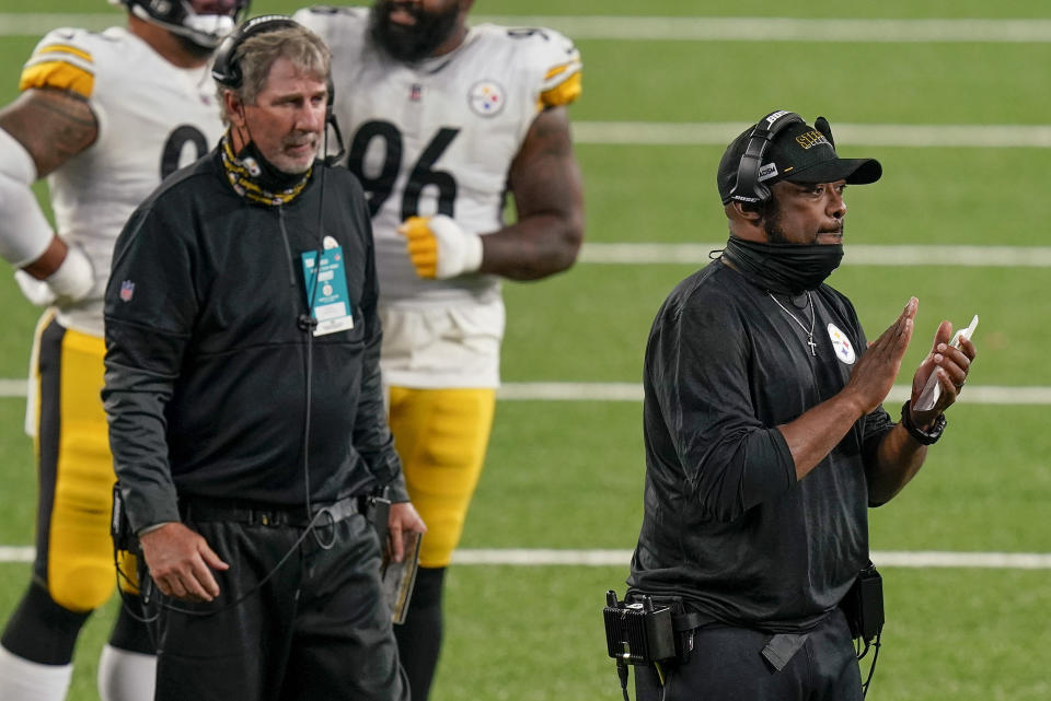 Pittsburgh Steelers head coach Mike Tomlin, right, applauds his players during the fourth quarter of an NFL football game against the New York Giants, Monday, Sept. 14, 2020, in East Rutherford, N.J. (AP Photo/Seth Wenig)