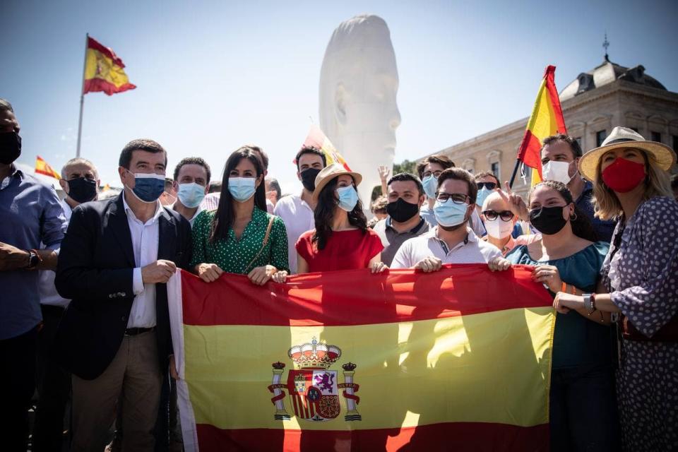 Foto de familia de la comitiva de Cs que acudió el domingo a la manifestación contra los indultos en la plaza de Colón. (Photo By Pedro Ruiz / Ciudadanos via Getty Images)