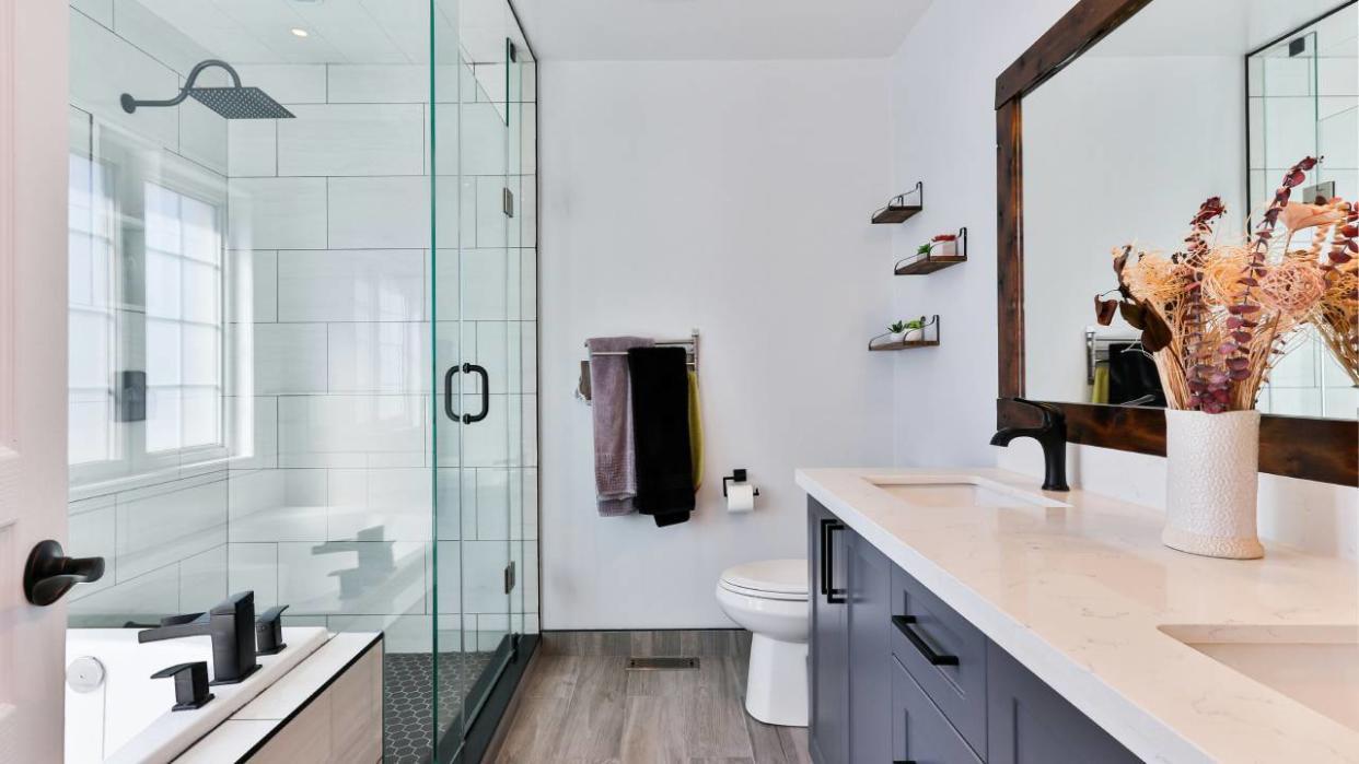  Lifestyle image of a bathroom. 