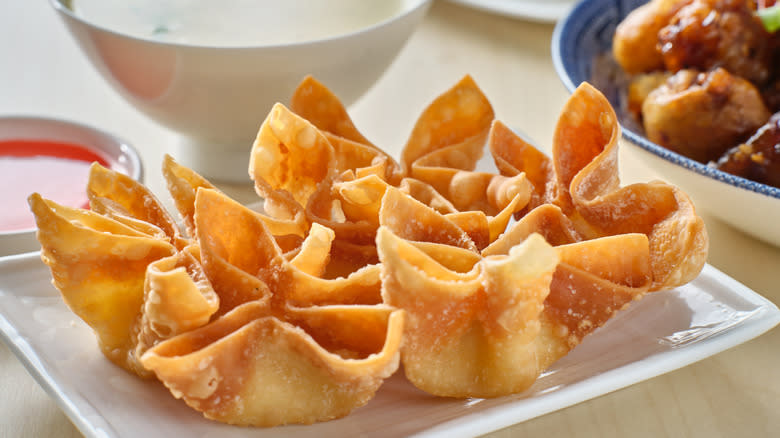 fried crab rangoon wontons