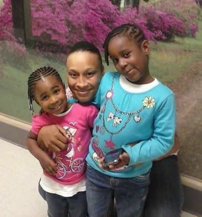 Malayya and Issah Zanasia Williams with their mother, Nashae Williams. All three were shot to death in Arkansas this month. (Photo: Jeremy Pierre/FOX13)
