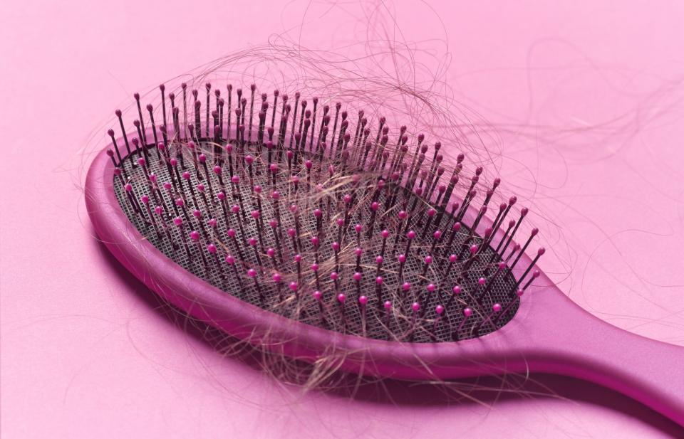 best-shampoos-for-thinning-hair: brush with hair strands