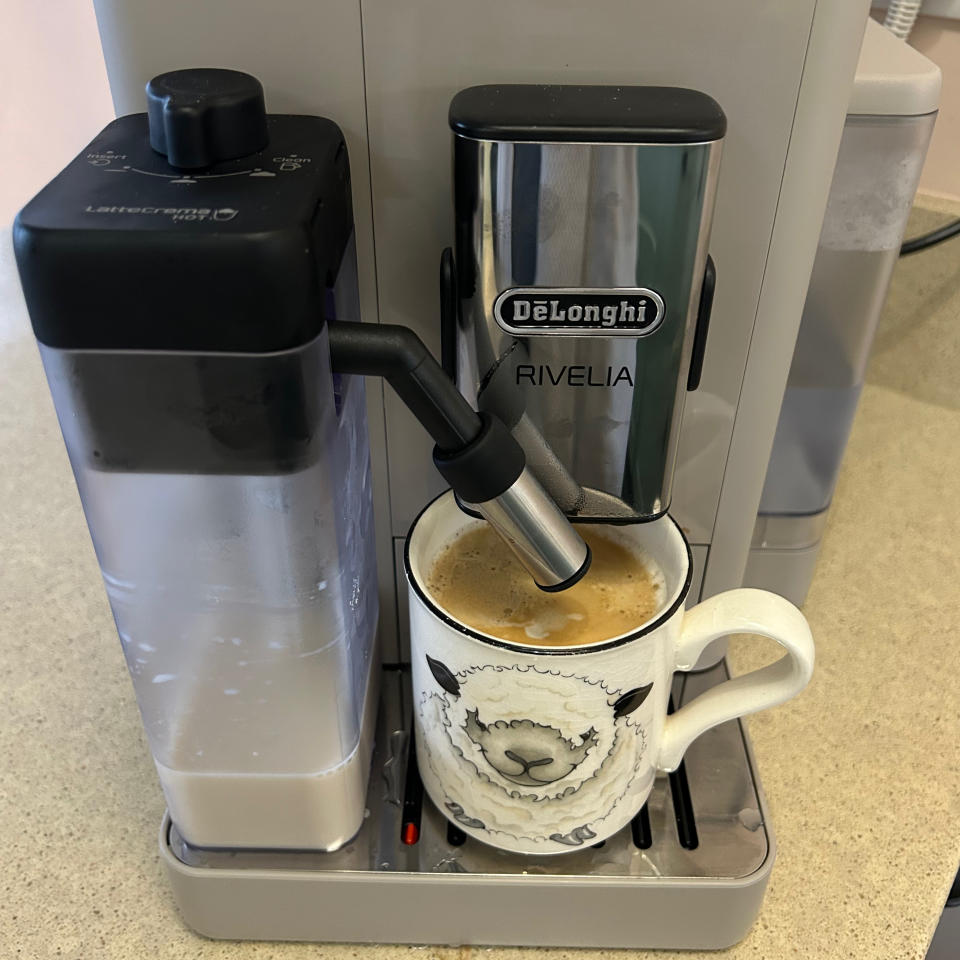 Testing the DeLonghi Rivelia Coffee machine at home