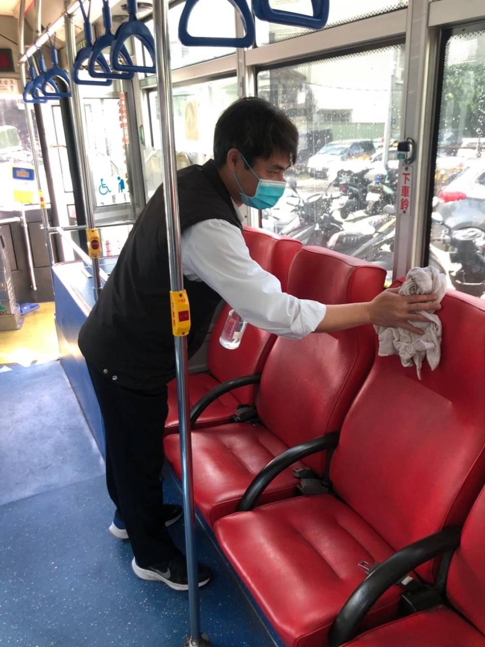 公車持續做好防疫措施。   圖：新北市交通局提供