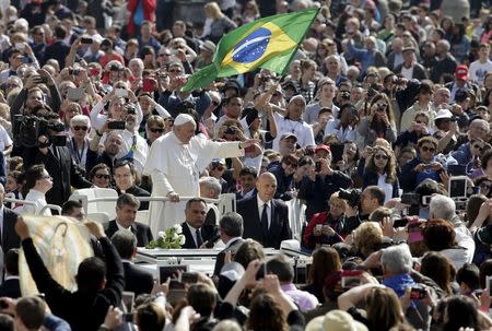 Pope Francis waves as he arrives to lead the weekly audience in Saint Peter's Square at the Vatican April 29, 2015. REUTERS/Max Rossi