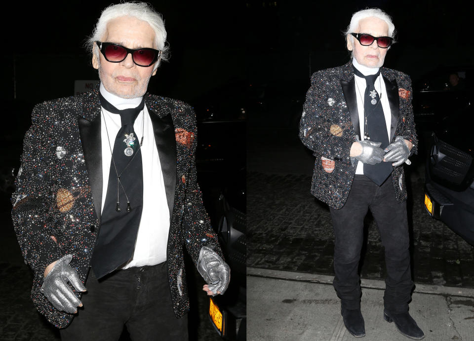 <p>Karl Lagerfeld bleibt seinem Signature Look seit Jahrzenten treu: Eine schwarz-weiße Kombi aus einer engen Hose, weißem Kragen, Sonnenbrille, Handschuhen und Pferdeschwanz. Bei seiner Jacke ist der Designer öfter etwas experimentierfreudiger. Zur Dinnerparty wählte er statt einem klassischen schwarzen Sakko eine Glitzervariante, die wir lieben und sofort haben wollen. (Bilder: Rex) </p>