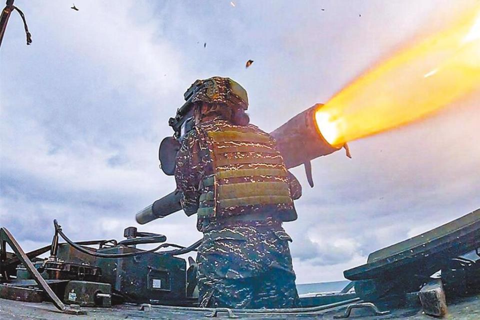 圖為海軍陸戰隊陸戰九九旅反裝甲連進行拖式飛彈實彈射擊操演。（軍聞社）