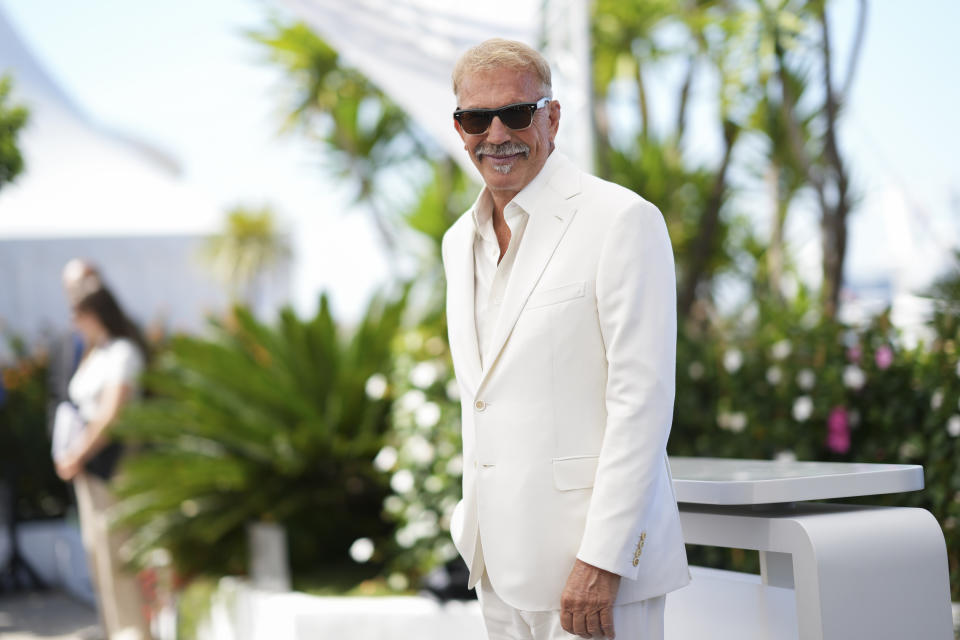 Kevin Costner posa para retratos en la sesión de la película 'Horizon: An American Saga' en la 77a edición del Festival de Cine de Cannes, en Francia el domingo 19 de mayo de 2024. (Foto Scott A Garfitt/Invision/AP)