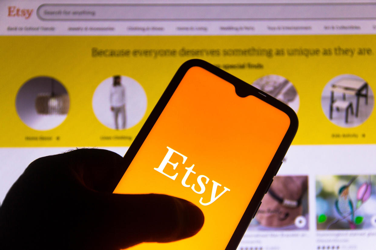BRAZIL - 2021/07/12: In this photo illustration the Etsy logo seen displayed on a smartphone. (Photo Illustration by Rafael Henrique/SOPA Images/LightRocket via Getty Images)