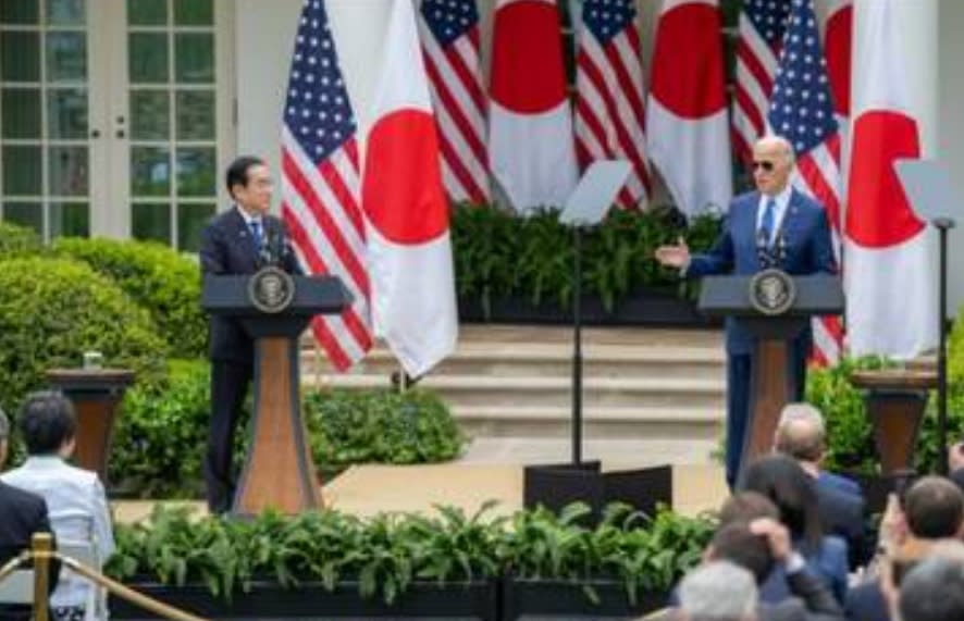 美國總統拜登、日本首相岸田文雄。圖為兩人在華府舉行聯合記者會。   圖 : 翻攝自拜登社群