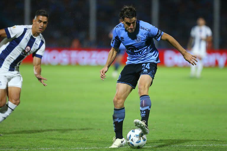 González Metilli domina la pelota, en una acción del primer tiempo