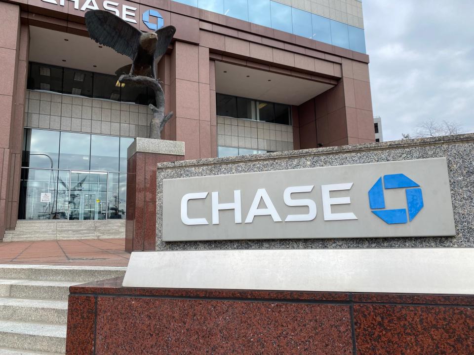 The entrance to JPMorgan Chase's Wilmington Corporate Center on Walnut Street in Wilmington.