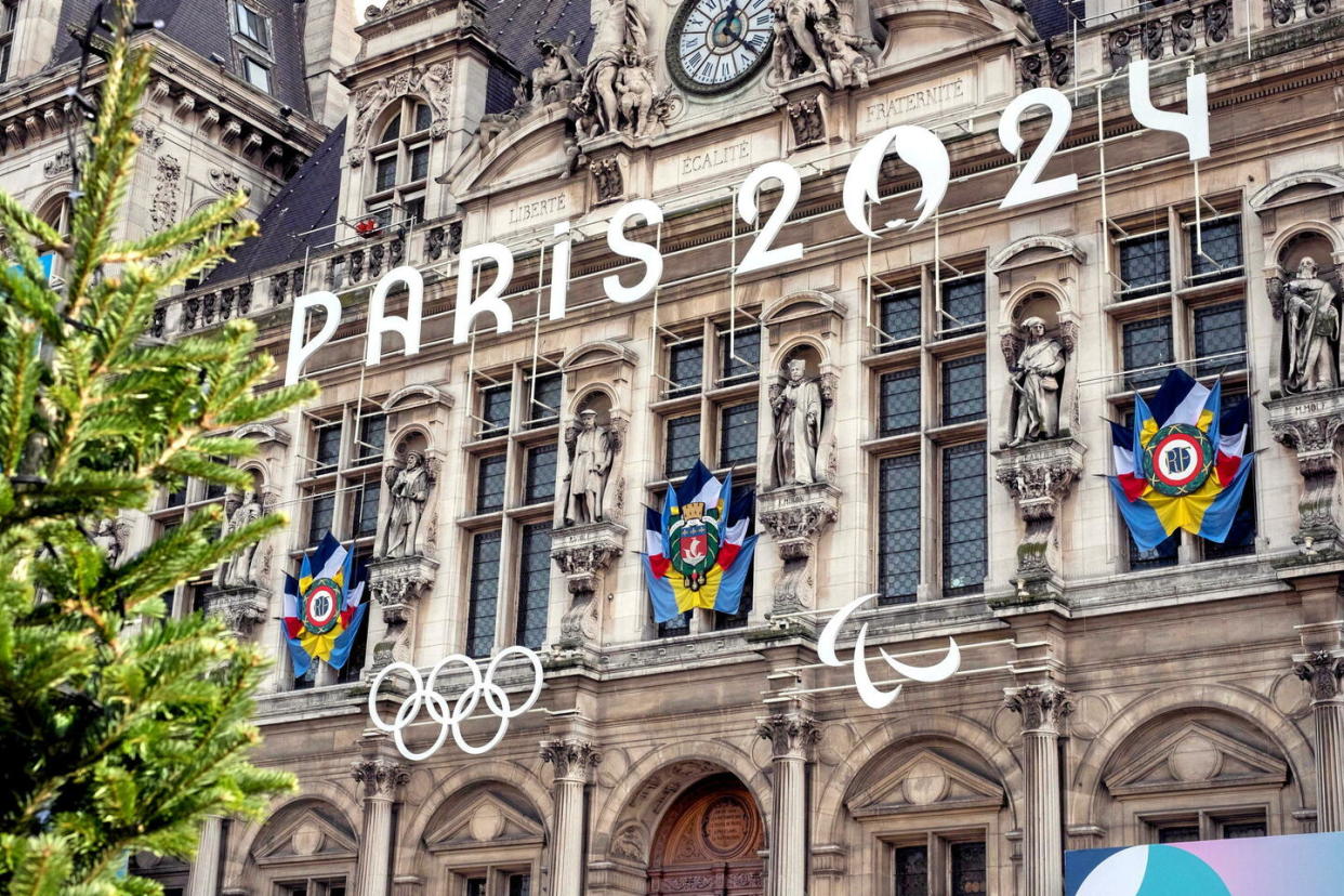 La façade de l'hôtel de ville aux couleurs des Jeux olympiques et paralympiques de Paris 2024.   - Credit:Bruno Levesque / MAXPPP / IP3 PRESS/MAXPPP