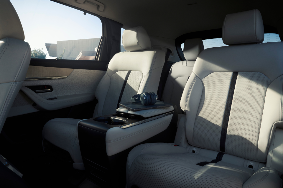 CX-90配備全新設計的八前速波箱，提高行車舒適性和運動性能，打造適合全家人乘坐的SUV。圖片來源：Mazda HK