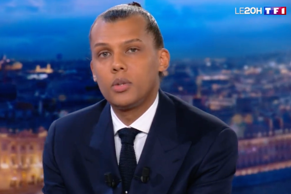 Stromae a créé la surprise en dévoilant son nouveau titre sur le plateau du JT de TF1 (Photo : Capture écran TF1)