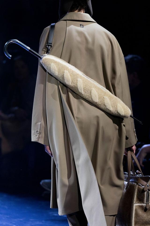 French Baguette-Shaped Bags : fendi baguette