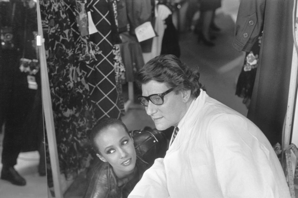 Yves Saint Laurent también quedó impresionado por su belleza y contó con ella para ser imagen de la firma en 1982. (Foto: Peter Turnley / Getty Images)