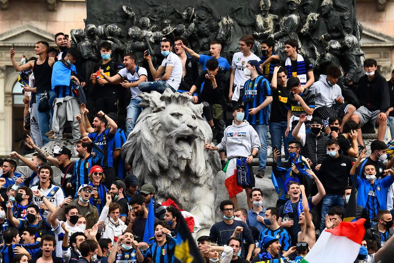 Serie A - Inter Milan fans celebrate winning Serie A