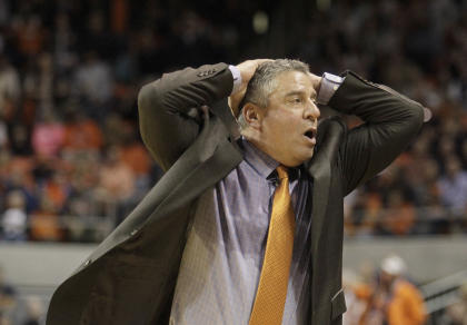 Bruce Pearl reacts to a call during an Auburn game. (USAT)