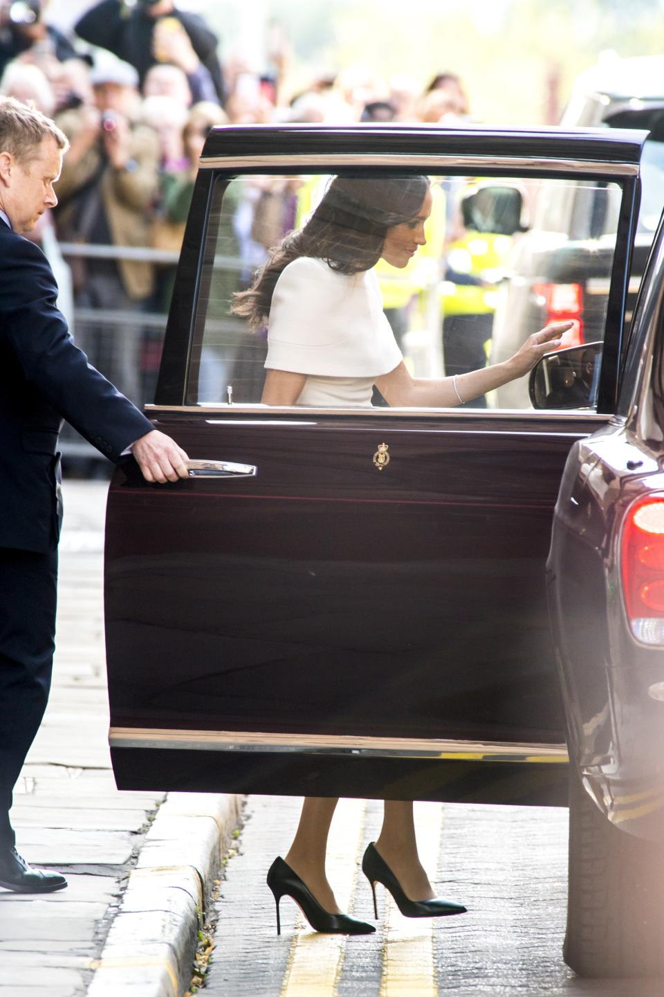 CHESTER, ENGLAND - JUNE 14:  Meghan, Duchess of Sussex leaves Chester Town Hall on June 14, 2018 in Chester, England. Meghan Markle married Prince Harry last month to become Meghan, Duchess of Sussex.  This is her first engagement with the Queen. During the visit the pair opened a road bridge in Widnes, visited The Storyhouse in Chester followed by the Town Hall.  (Photo by Anthony Devlin/Getty Images)