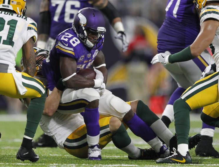 Adrian Peterson will have surgery to repair his meniscus (AP)