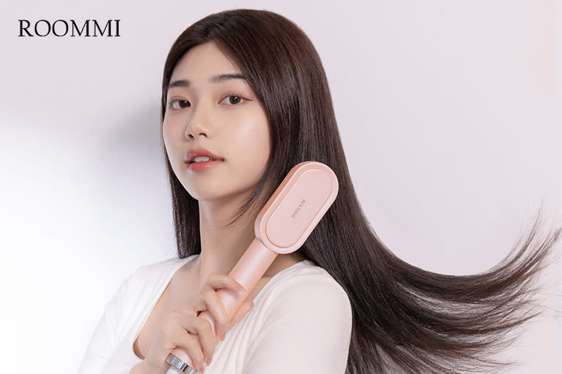 ROOMMI Glossy 電熱直髮梳，圖片由ROOMMI提供