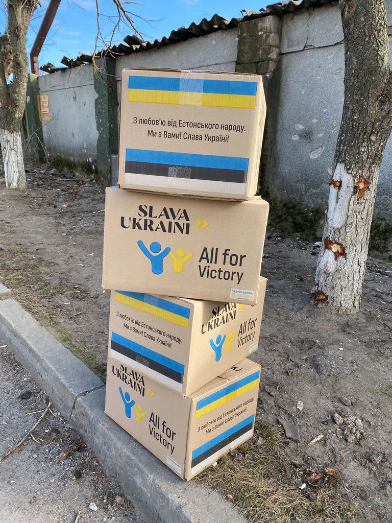 Las cajas de ayuda que repartió Olena