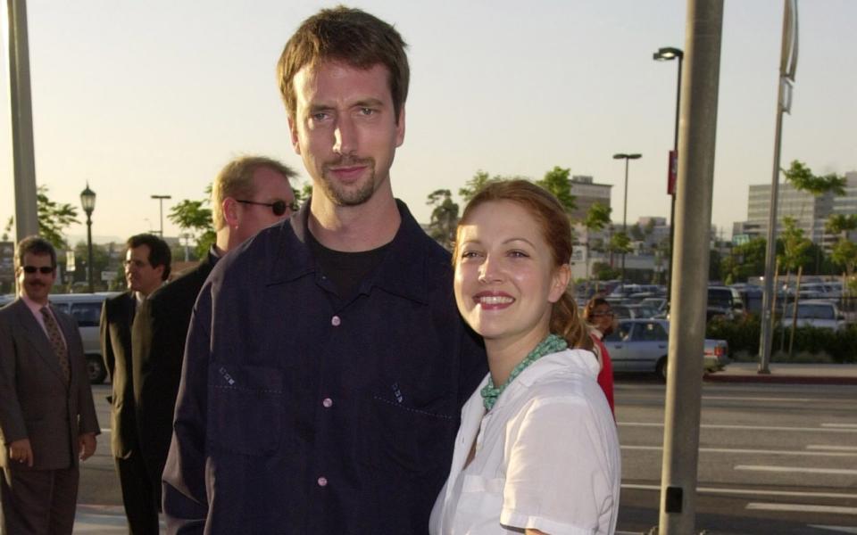 Sechs Wochen waren mehr als genug - so das Fazit von Drew Barrymore. Während die Ehe mit Barbesitzer Jeremy Thomas gerade mal 29 Tage hielt, bewies die Schauspielerin zwei Jahre später mit ihrem Kollegen Tom Green (Bild) 2001 immerhin Ausdauer für knapp ein halbes Jahr Ehe. (Bild: Chris Weeks/Liaison/Getty Images)