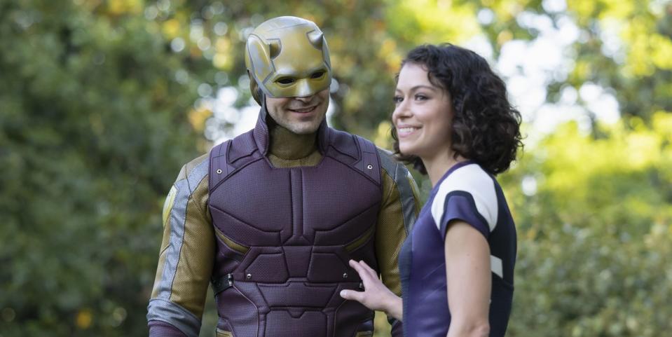 charlie cox as daredevil matt murdock and tatiana maslany as she hulk jennifer walters in she hulk attorney at law