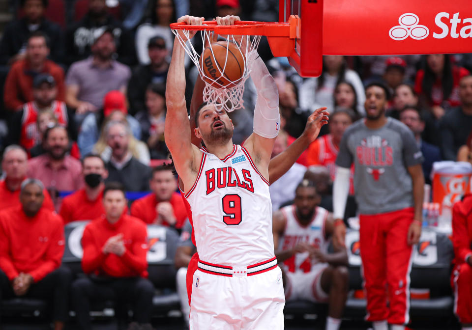 Chicago Bulls center Nikola Vucevic (9) dunks against the Raptors. (Photo by Melissa Tamez/Icon Sportswire via Getty Images)