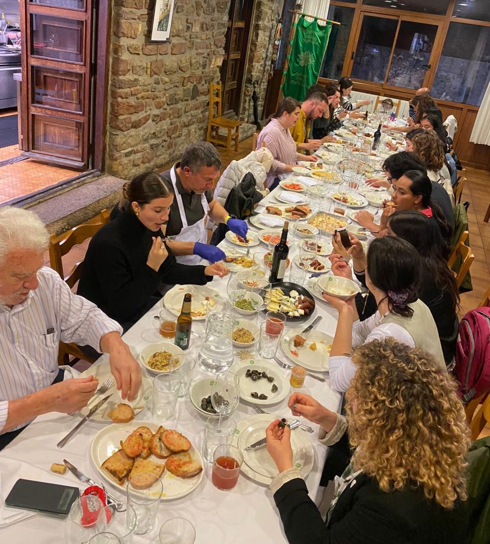 Las sociedades gastronómicas son espacios para comer y compartir