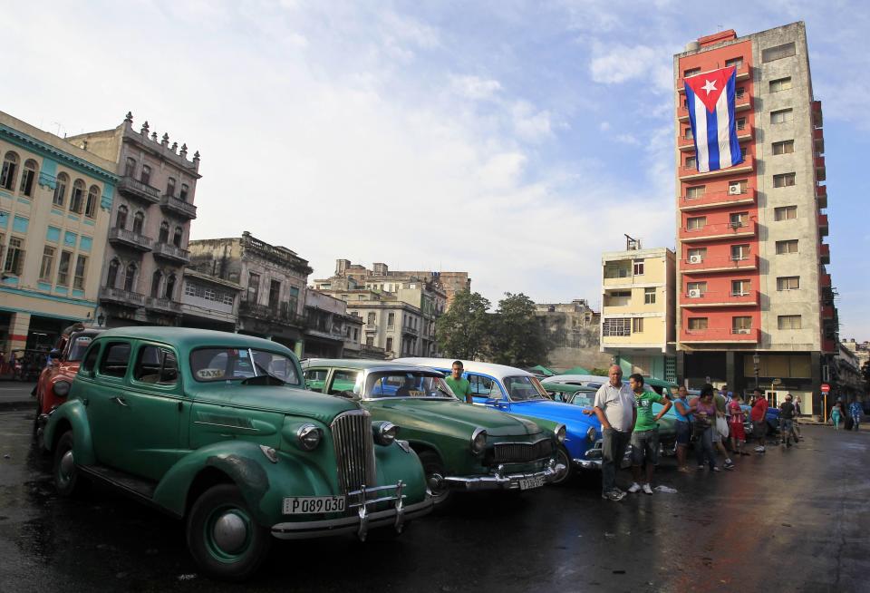 Vintage cars used as taxis are parked on a street in Havana December 26, 2014. Around 60,000 vintage cars have run on Cuba's roads since before the 1959 revolution led by Fidel Castro, but finding a collectible of value is a challenge. For every hidden gem, there are thousands of beaten up clunkers, largely stripped of their original parts. To match Feature CUBA-USA/AUTOS REUTERS/Stringer (CUBA - Tags: SOCIETY TRANSPORT BUSINESS)