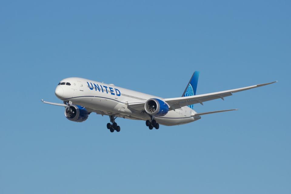 United Airlines Boeing 787-10 with registration N13013 approaching LAX for landing.