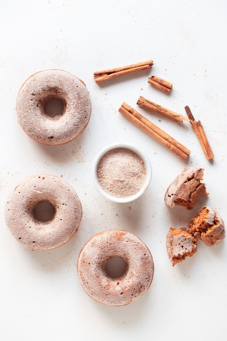 vegan thanksgiving pumpkin donuts