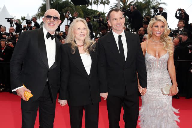 <p>Gisela Schober/Getty</p> Laurent Bouzereau, Faye Dunaway, Liam Dunaway O'Neill, and McKinzie Roth