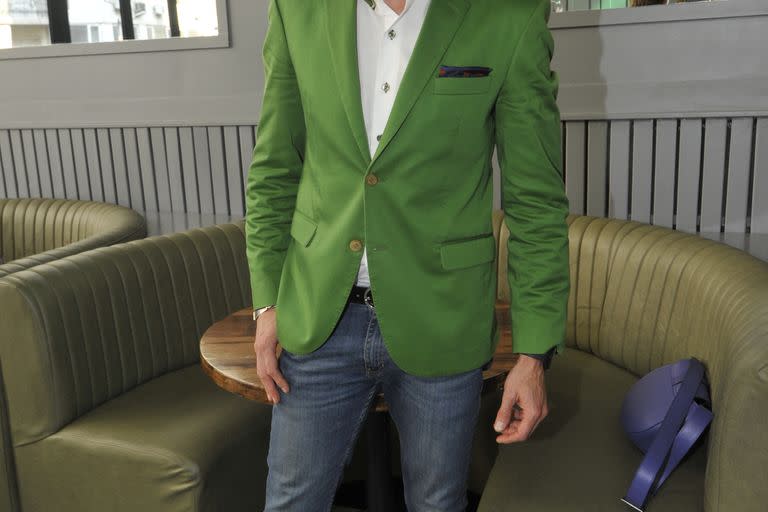 Fiel a su mote de chico sexy, Mario Guerci interpreta al joven amante de Victoria sobre el escenario. Fachero y elegante, el actor le imprimió color a su outfit de jean y camisa con un blazer verde que se llevó todas las miradas