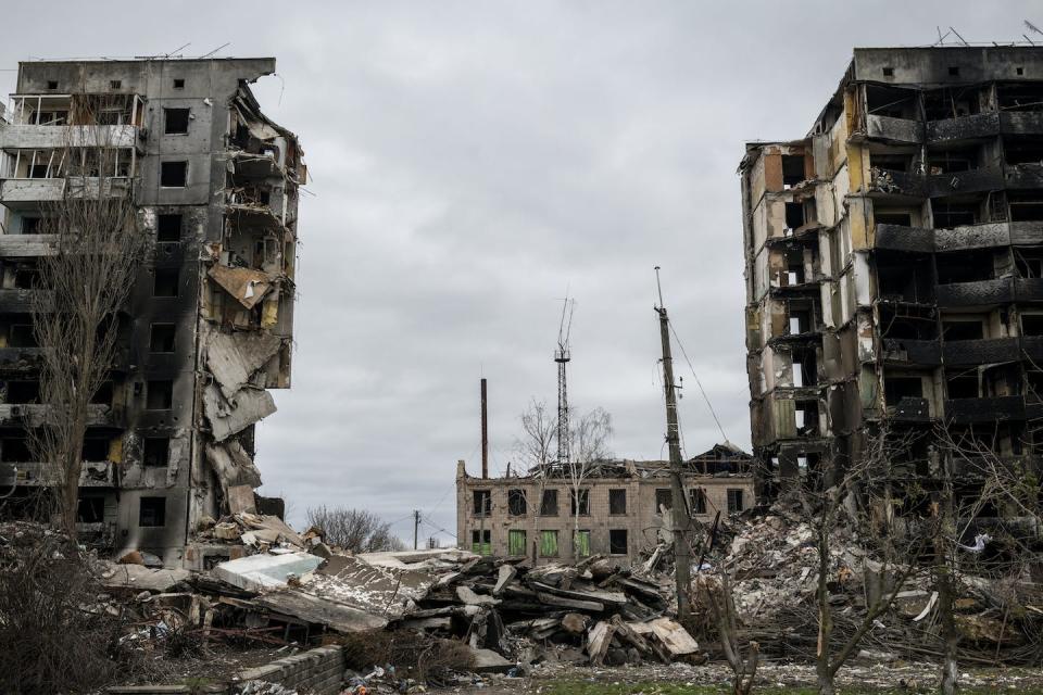 In Borodyanka, Ukraine, only rubble exists in a war-torn neighborhood where multistory apartment buildings once stood. <a href="https://www.gettyimages.com/detail/photo/wars-destruction-in-ukraine-royalty-free-image/1404070215?adppopup=true" rel="nofollow noopener" target="_blank" data-ylk="slk:Joel Carillet/iStock via Getty Images Plus;elm:context_link;itc:0;sec:content-canvas" class="link ">Joel Carillet/iStock via Getty Images Plus</a>