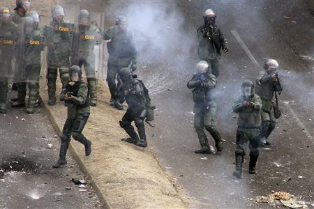 National Guards fire against demonstrators during a protest against Venezuelan President Nicolas Maduro's government in San Cristobal, about 410 miles (660 km) southwest of Caracas, February 27, 2014. REUTERS/Stringer