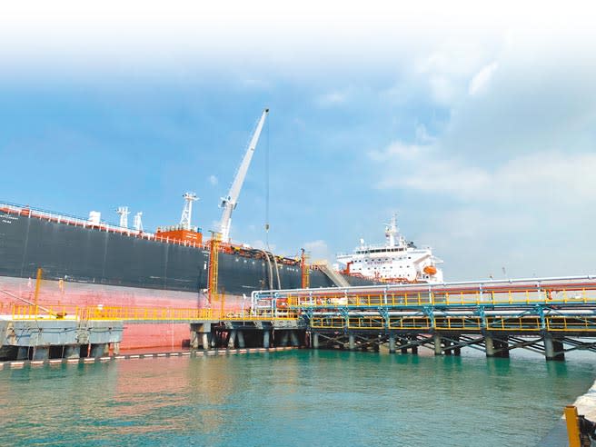 台灣中油在非洲挖到石油，第一船原油運抵台灣，1日特別舉辦「原油抵台典禮」。（柯宗緯攝）