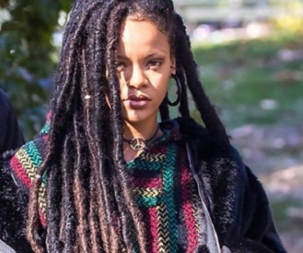 Rihanna avec des dreadlocks