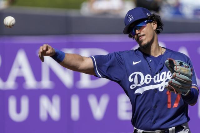 Even without that swing, Dodgers' Miguel Vargas finding ways to nurture his  talent